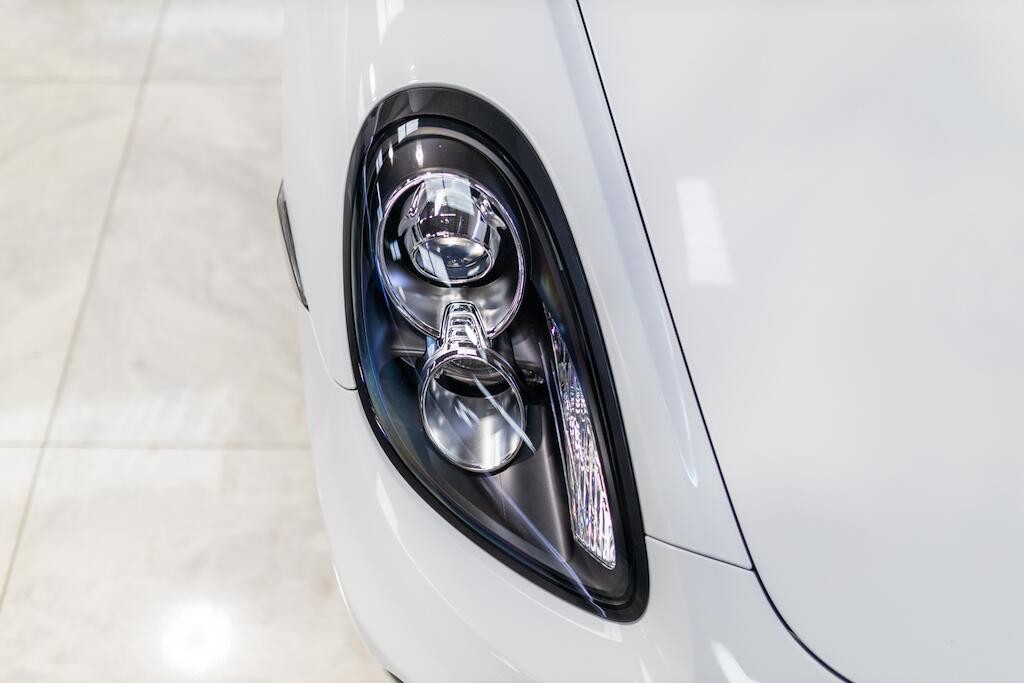 Porsche Cayman view 12