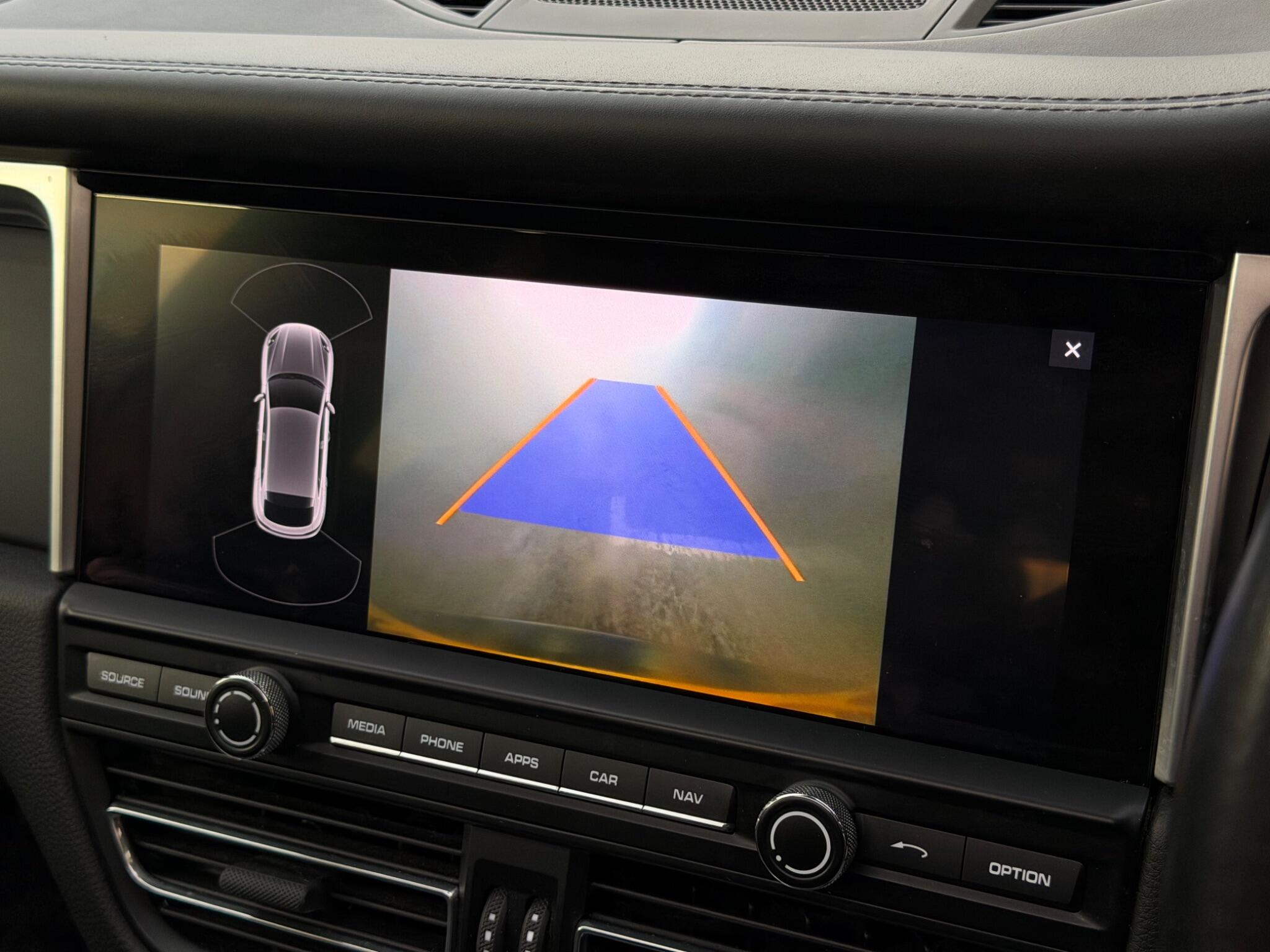 Porsche Macan view 41
