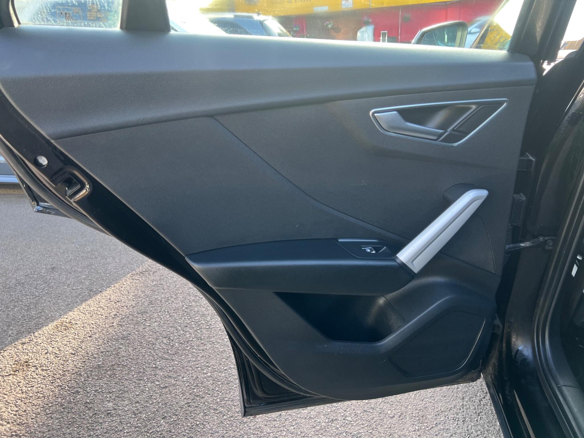 Audi Q2 view 33