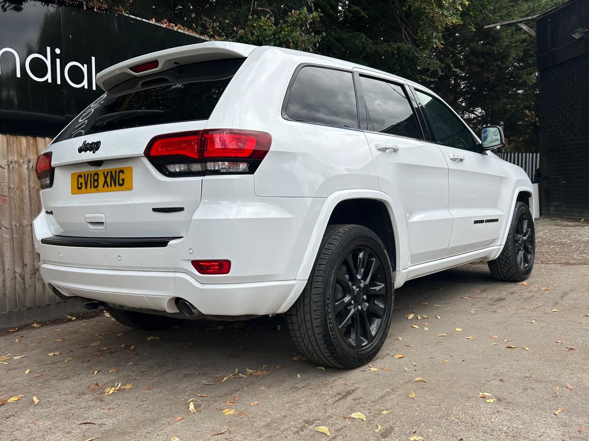 Jeep Grand Cherokee view 18