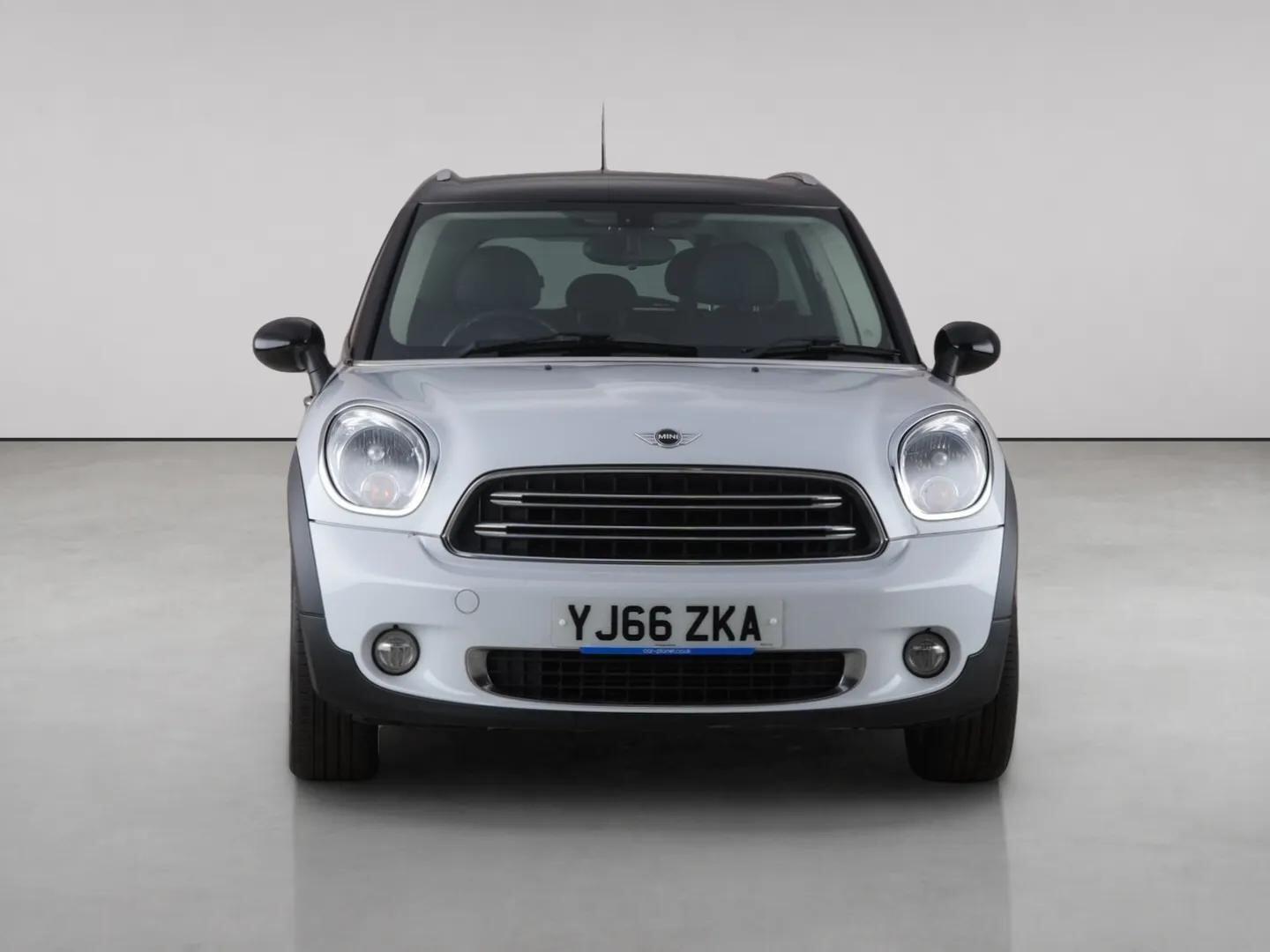 Mini Countryman view 2