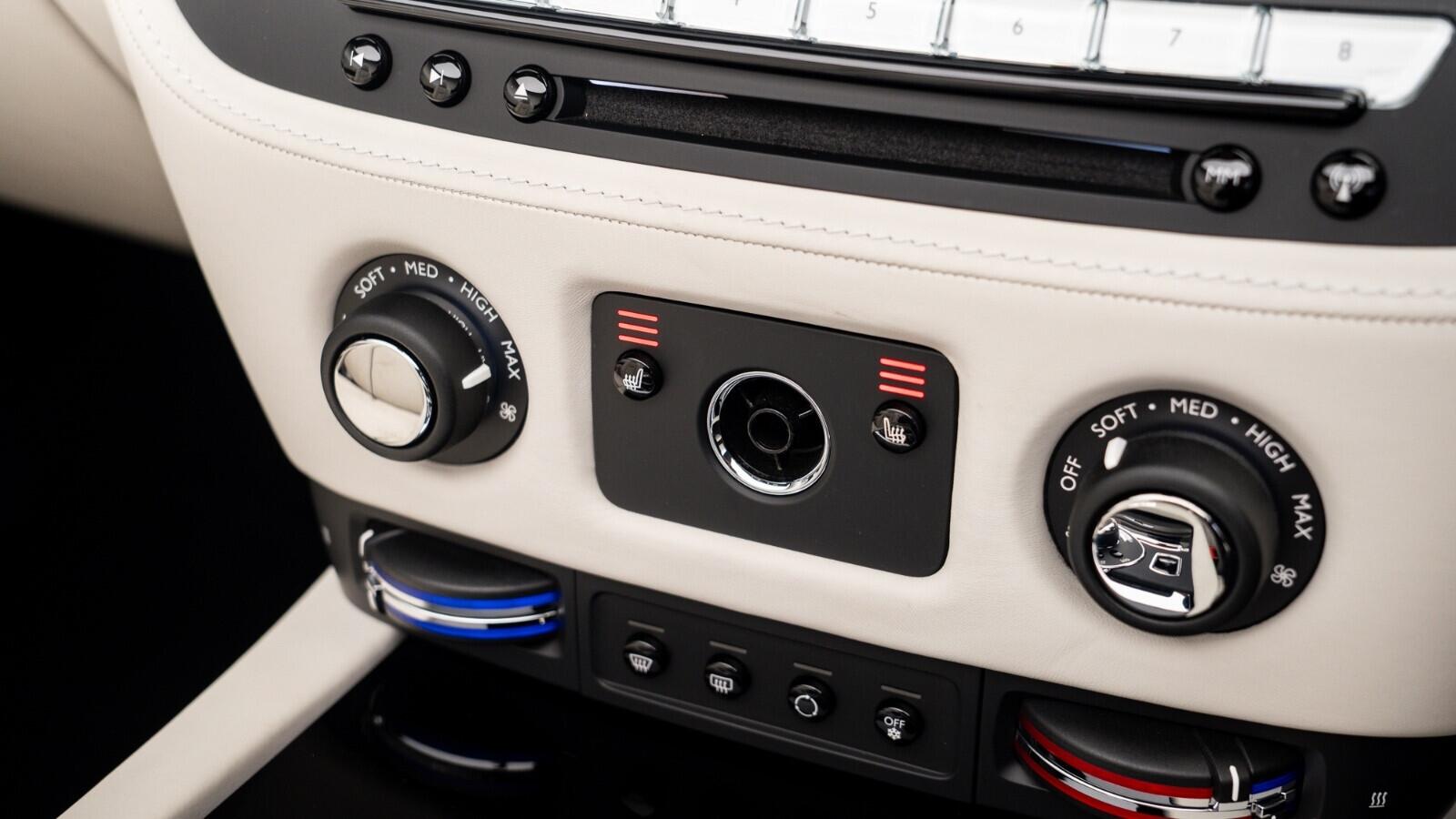 Rolls-Royce Dawn view 29