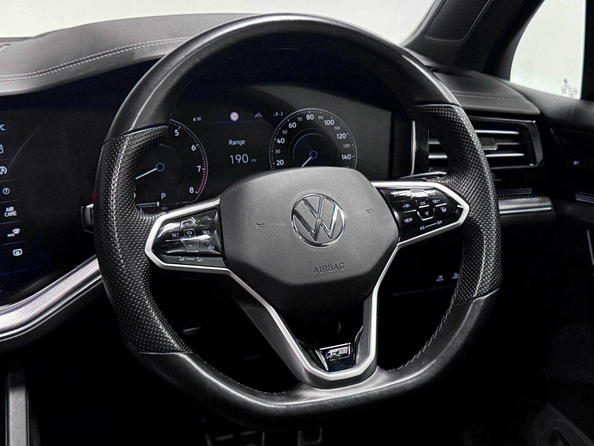 Volkswagen Touareg view 24
