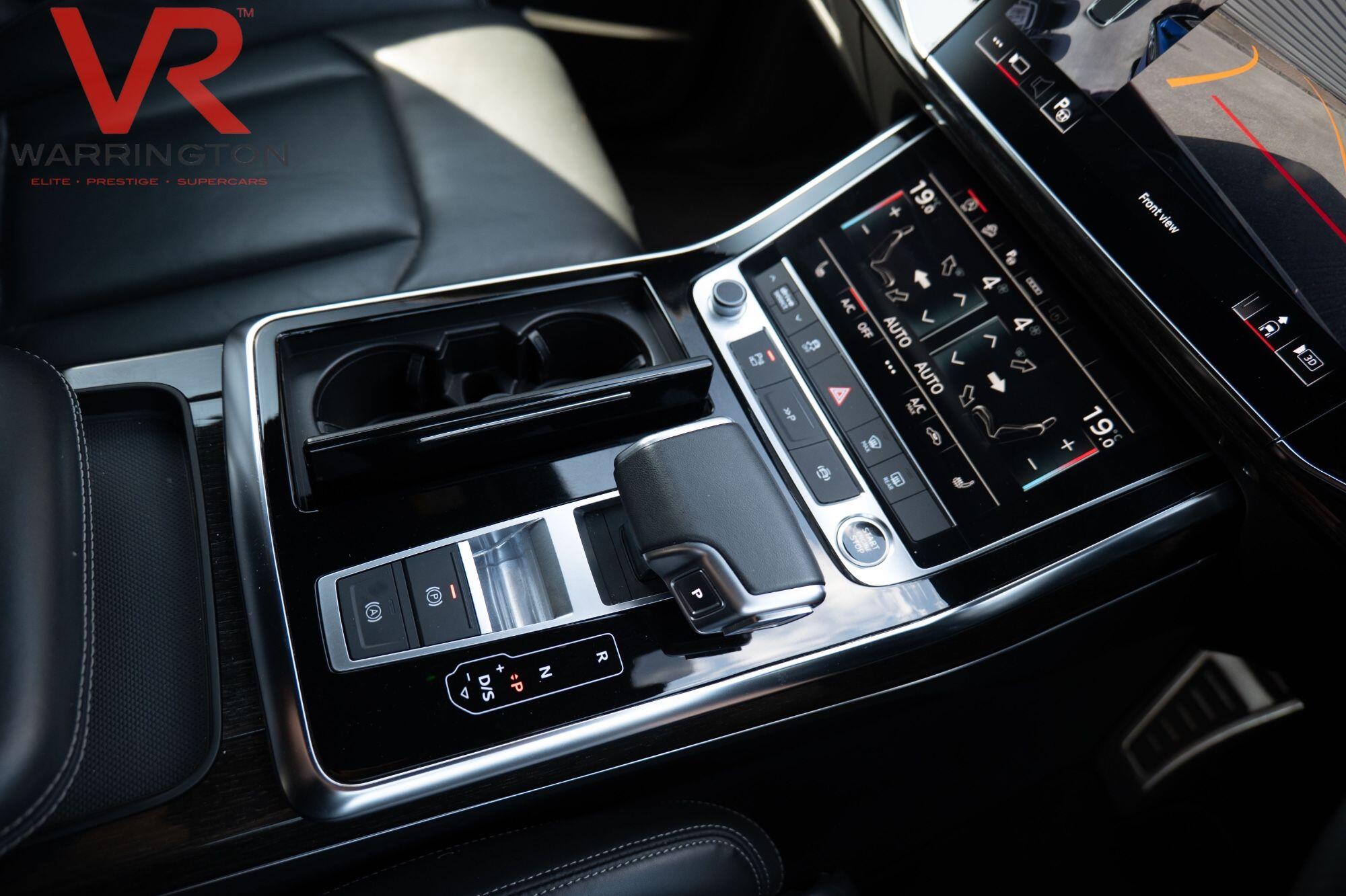 Audi Q7 view 29