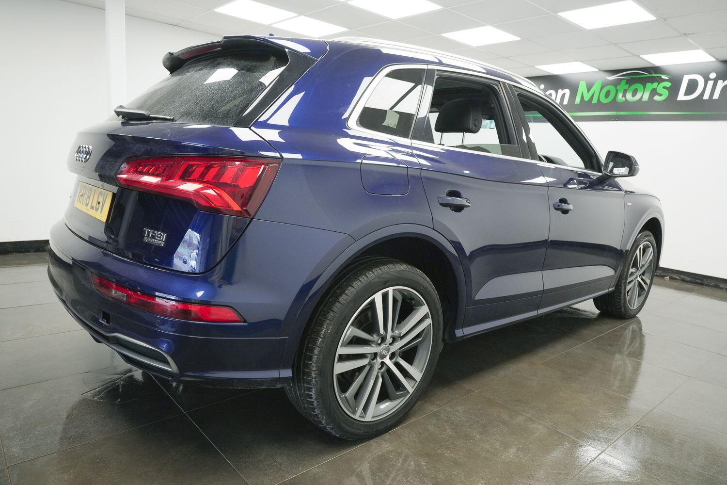 Audi Q5 view 4