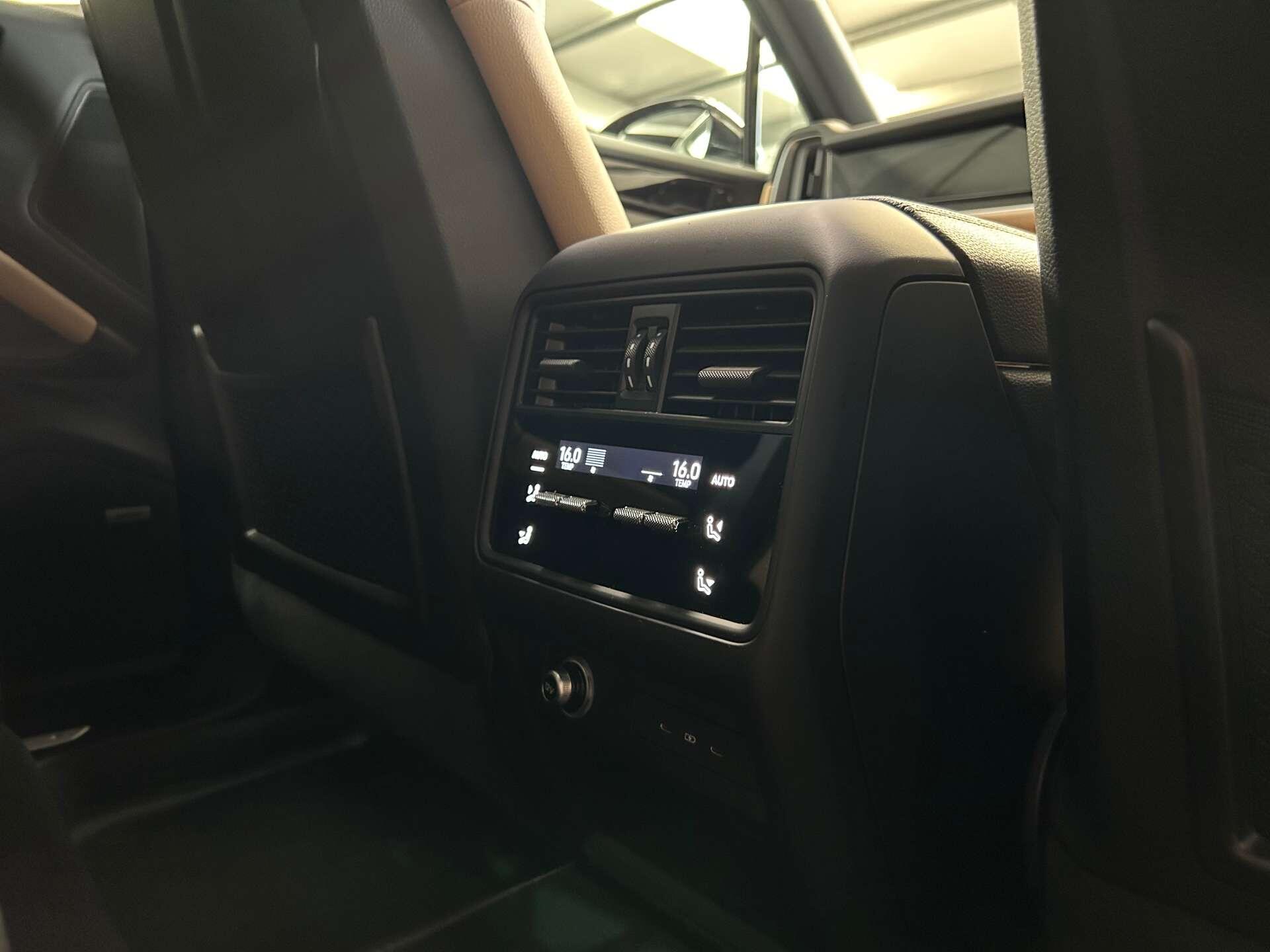 Porsche Cayenne view 33