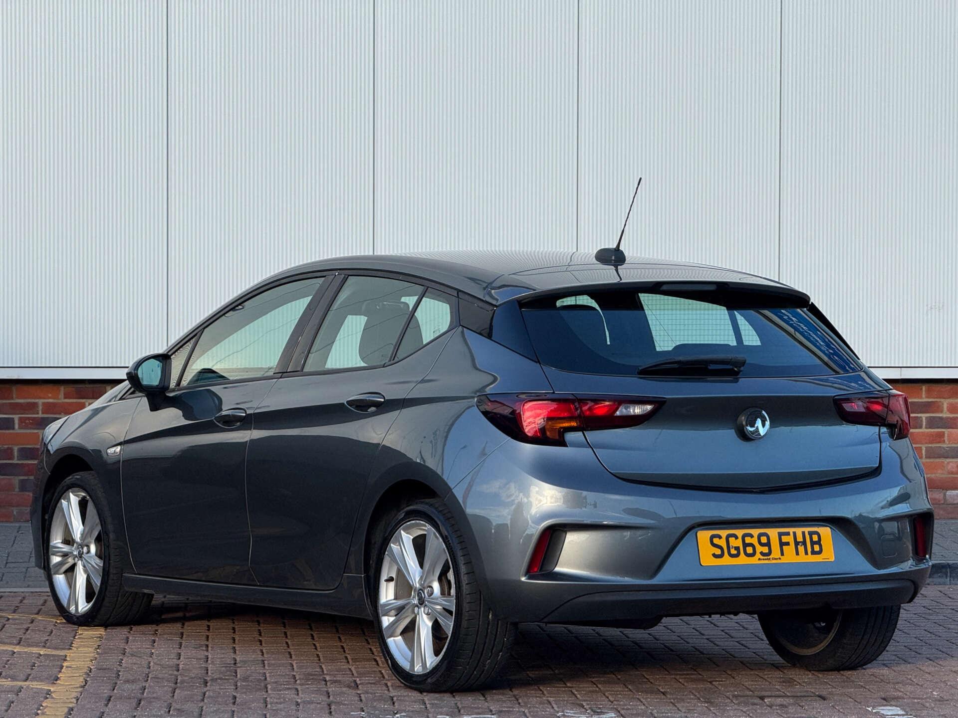 Vauxhall Astra view 4
