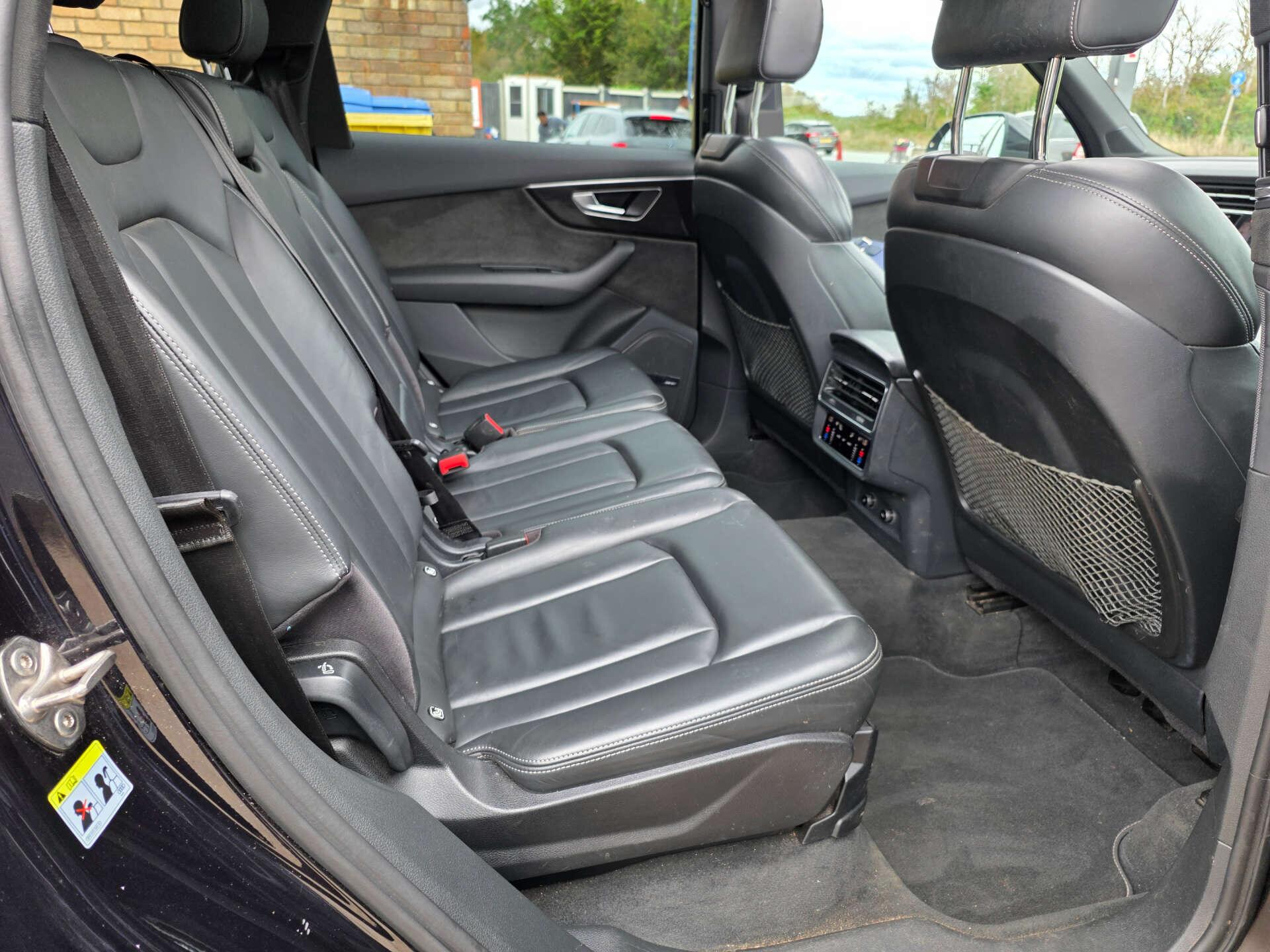 Audi Q7 view 23