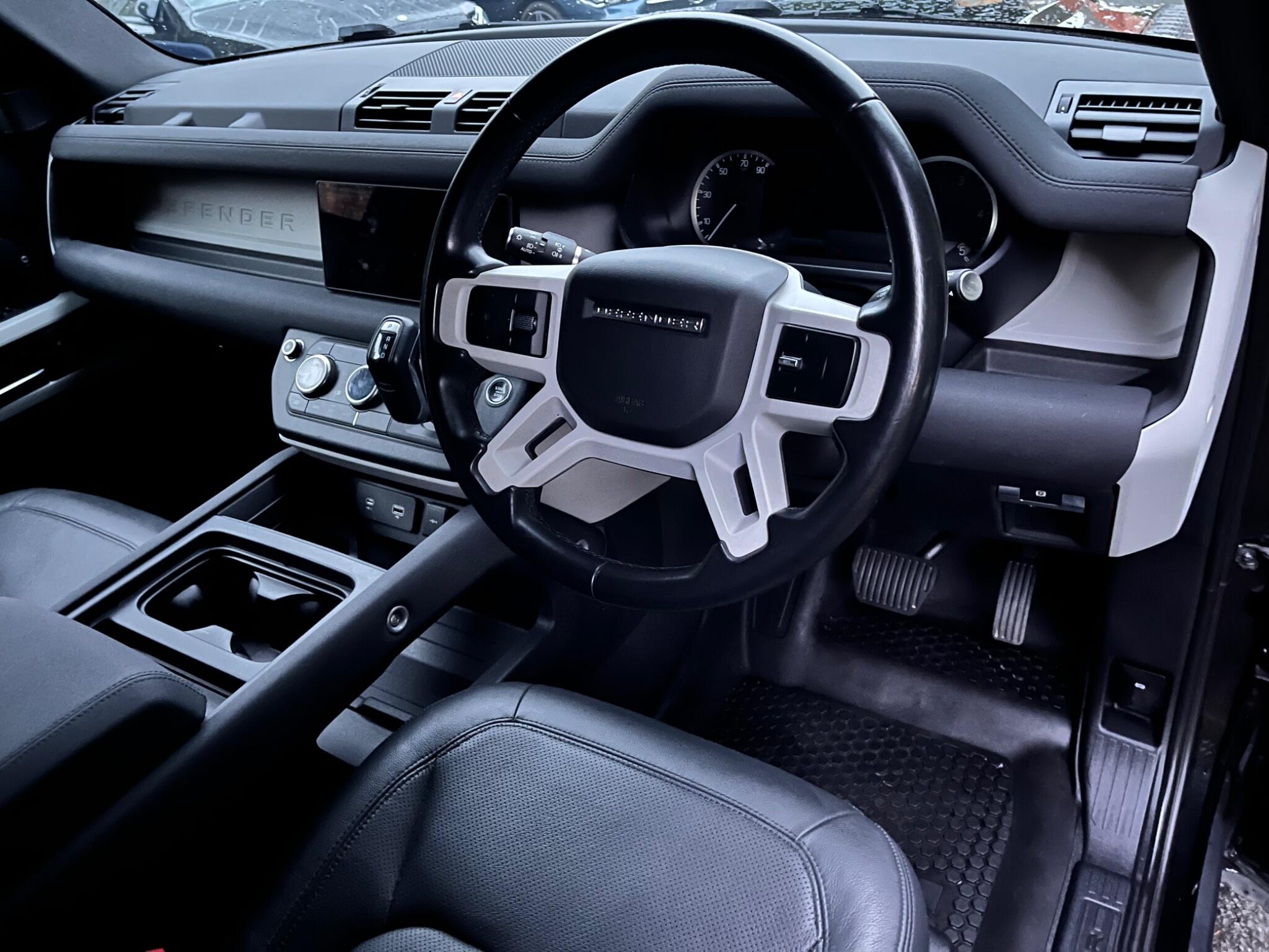 Land Rover Defender view 29