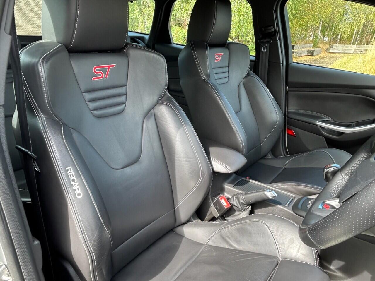 Ford Focus view 19