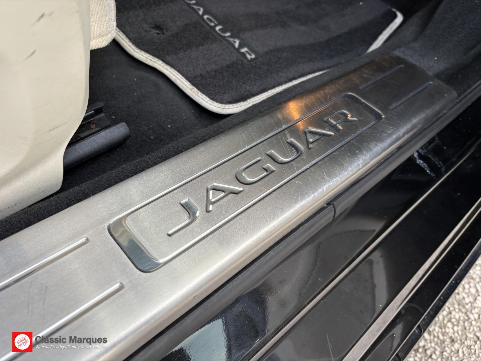 Jaguar XJ view 32