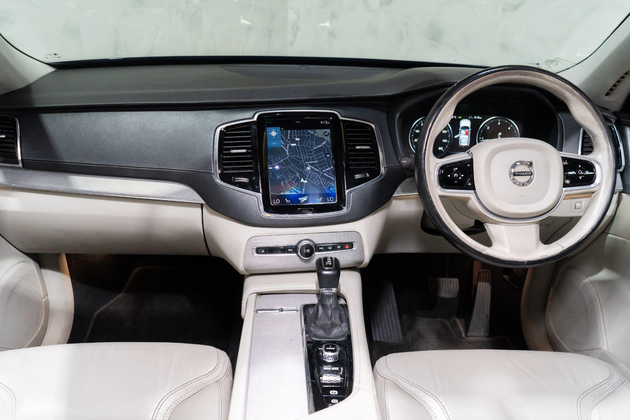 Volvo XC90 view 17