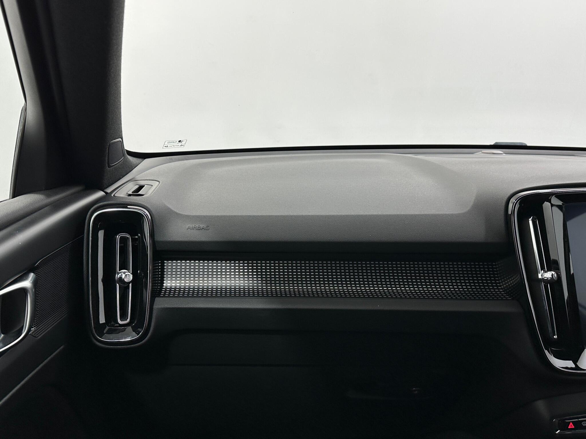 Volvo XC40 view 27