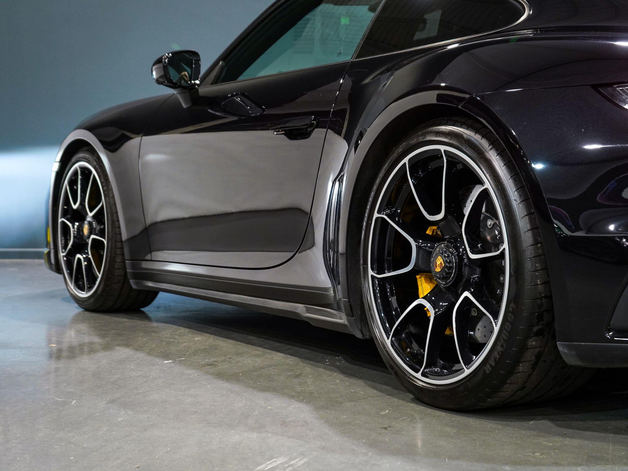 Porsche 911 view 30