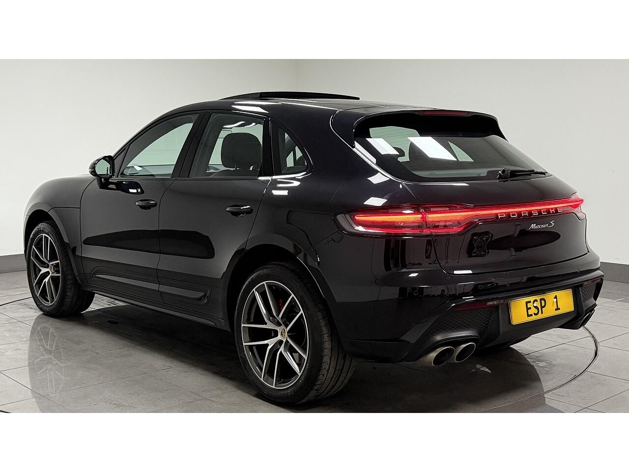 Porsche Macan view 6