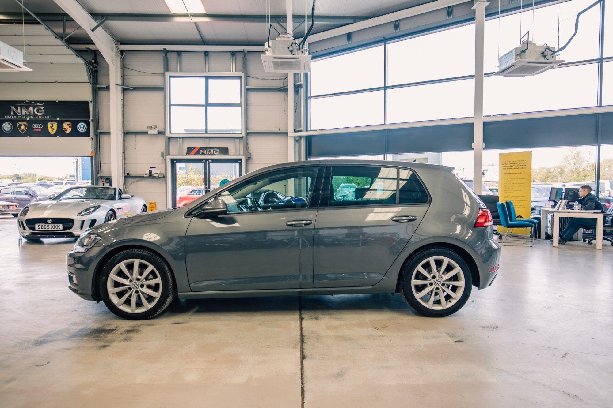 Volkswagen Golf view 24