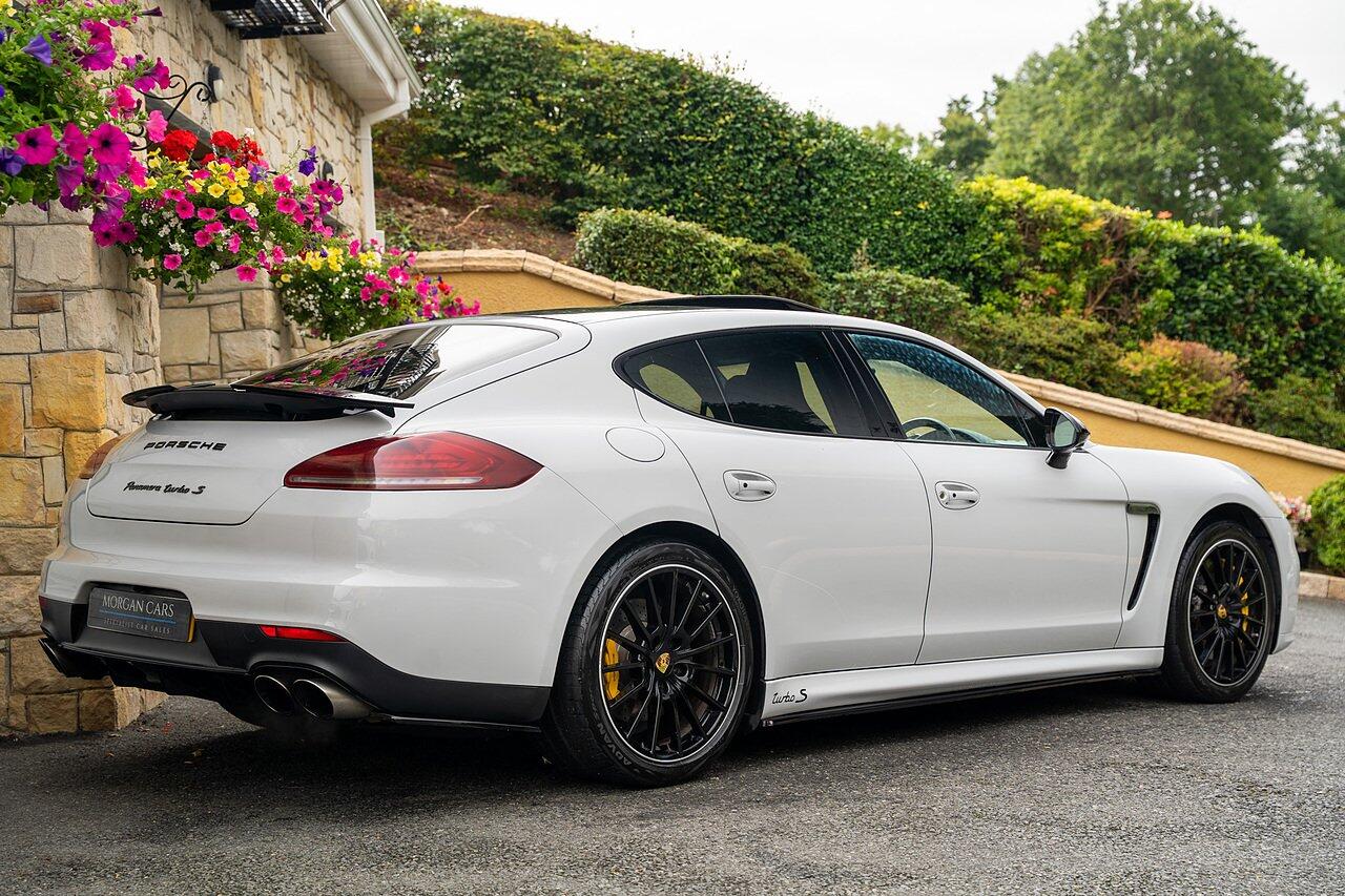 Porsche Panamera view 9