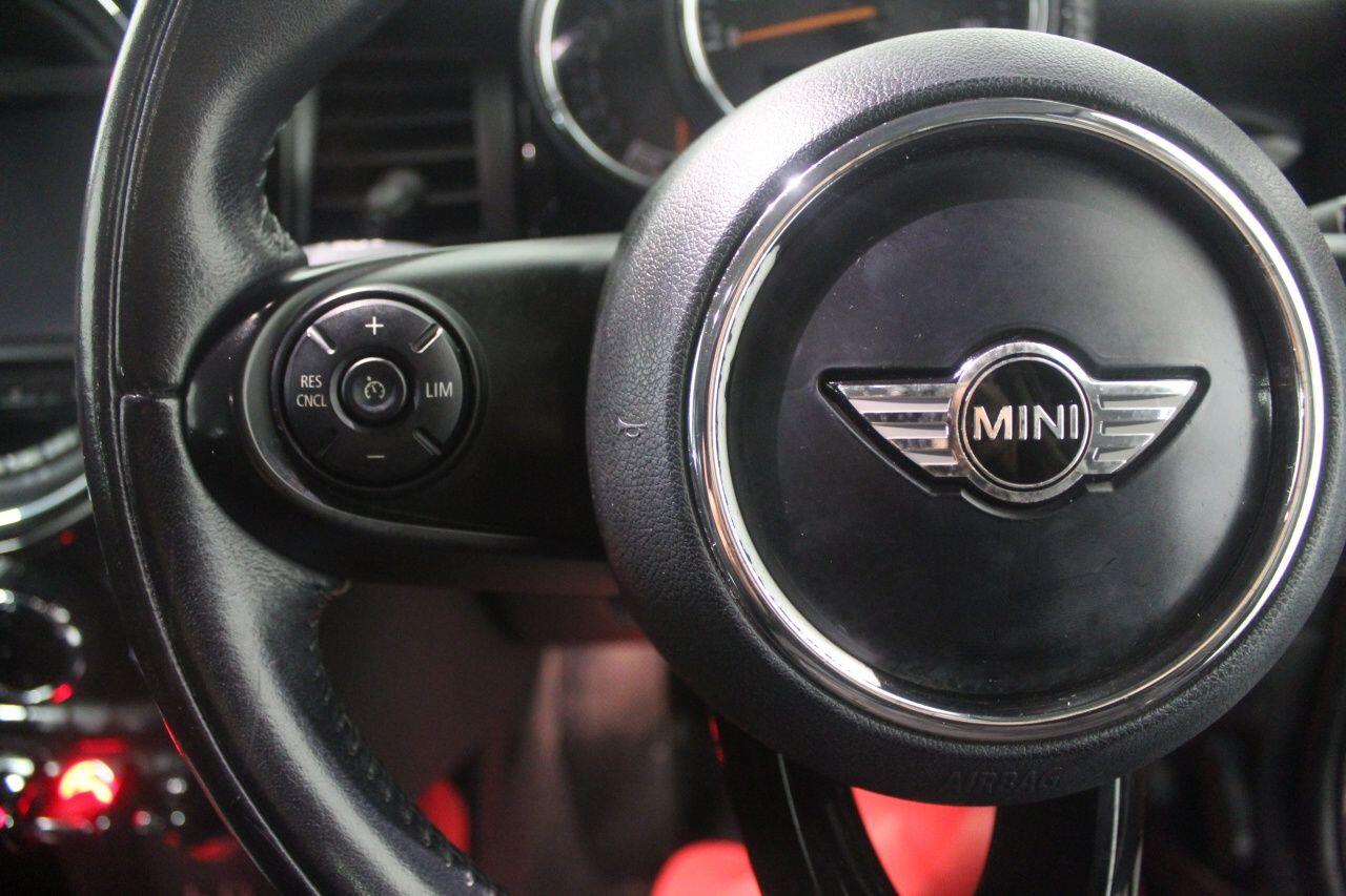 Mini Hatch view 44