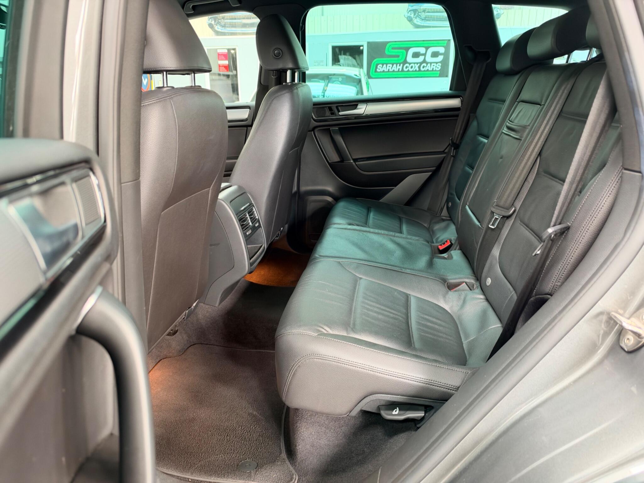 Volkswagen Touareg view 19