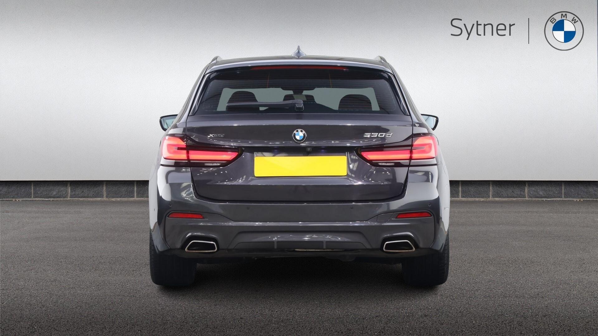 BMW 5 Series view 15