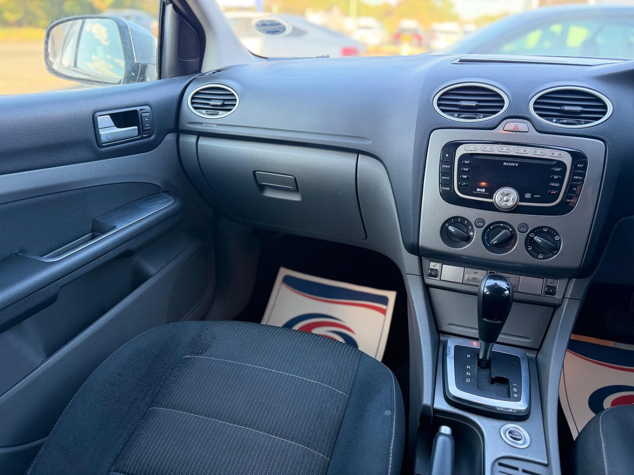 Ford Focus view 18
