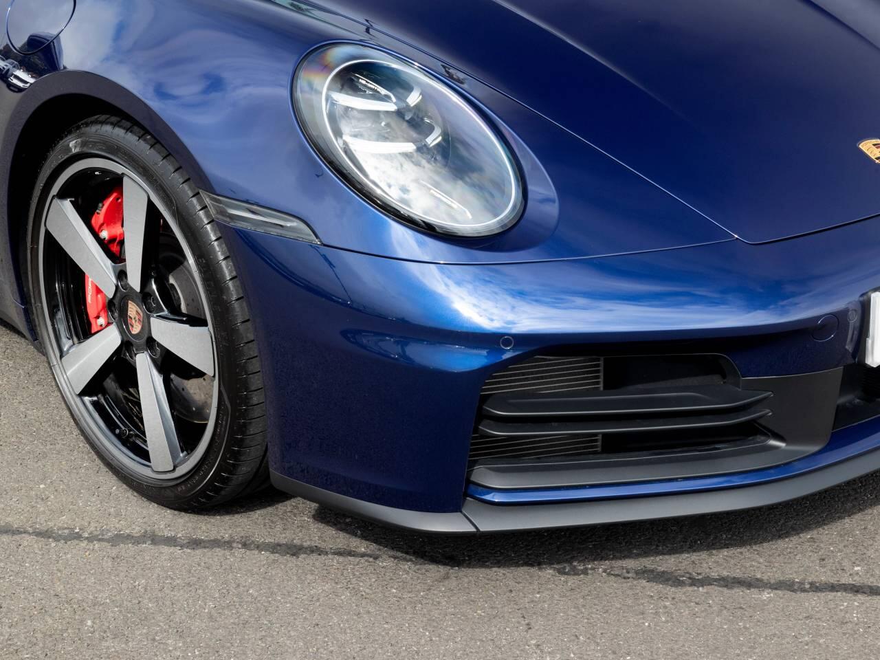 Porsche 911 view 29