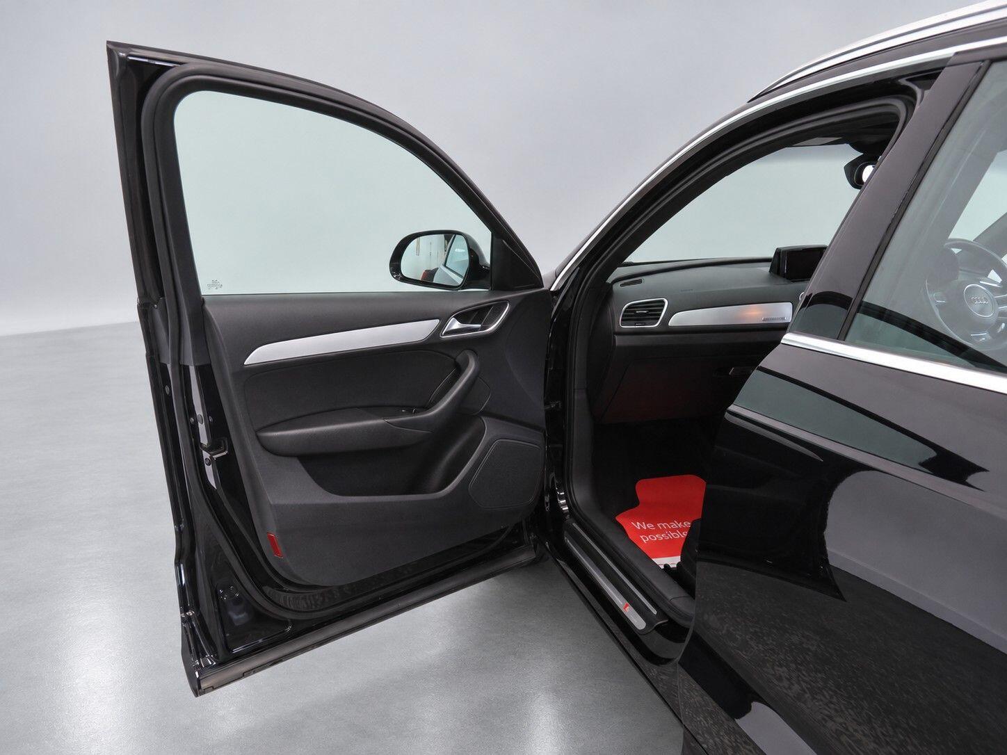 Audi Q3 view 27