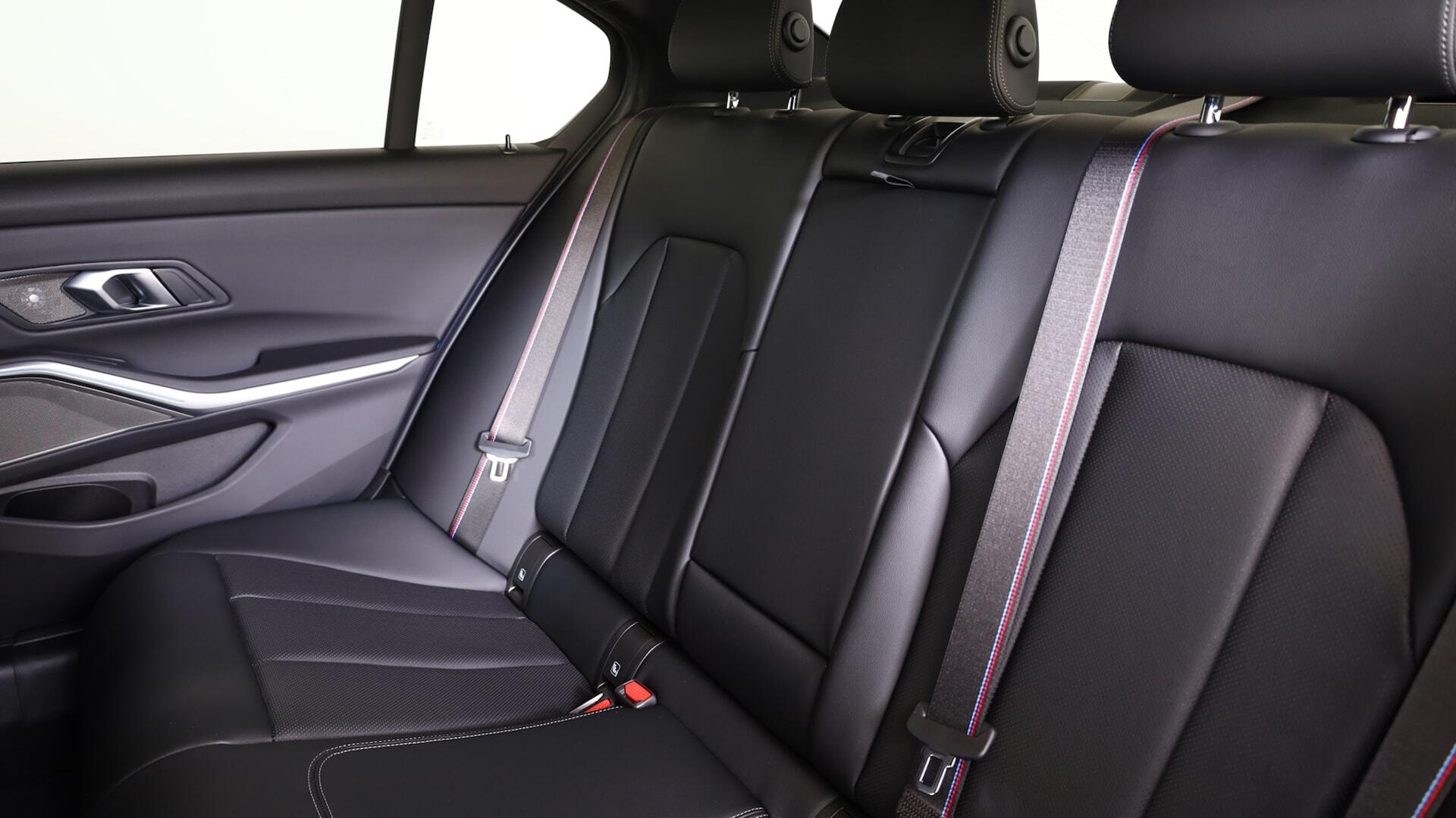 BMW 3 Series view 12