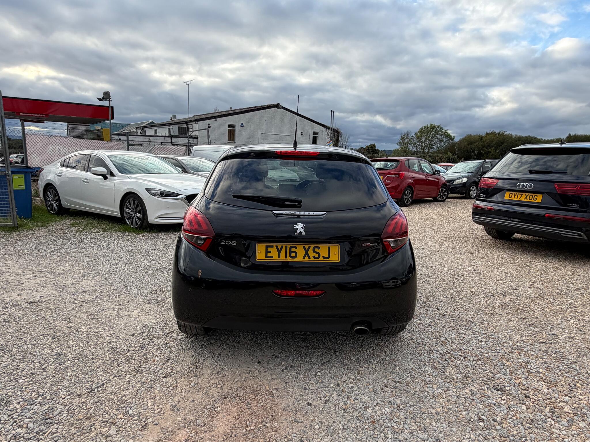 Peugeot 208 view 8