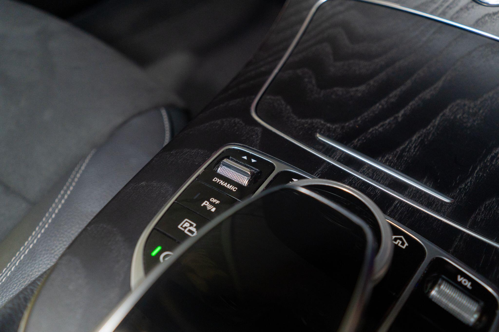 Mercedes-Benz E-Class view 30