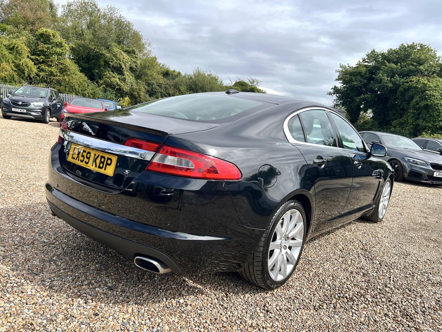 Jaguar XF view 3
