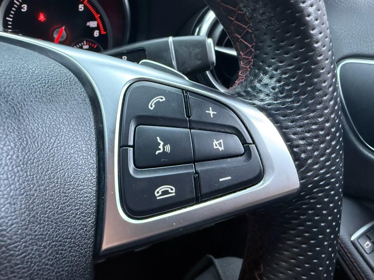 Mercedes-Benz Gla view 15