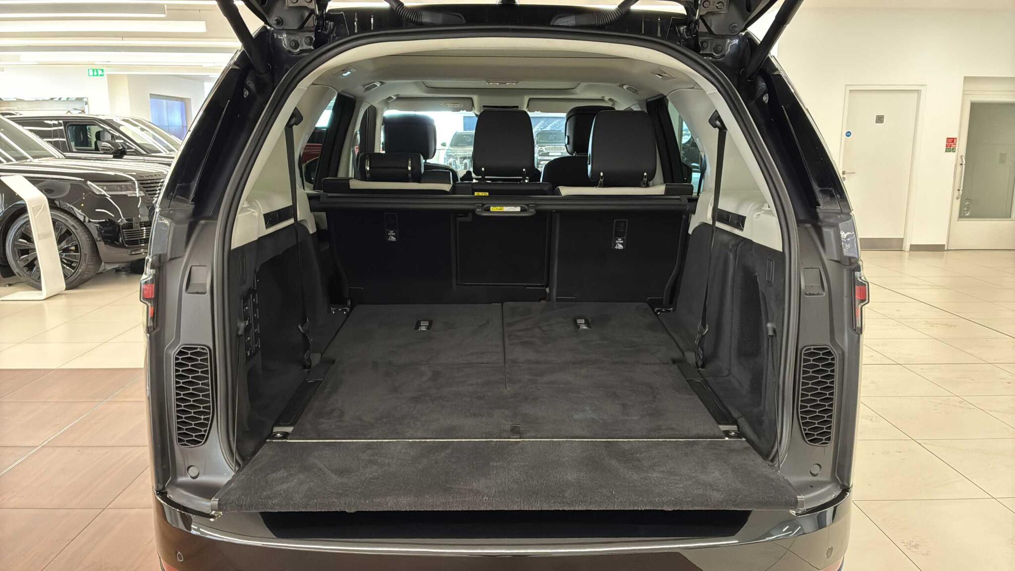 Land Rover Discovery view 10
