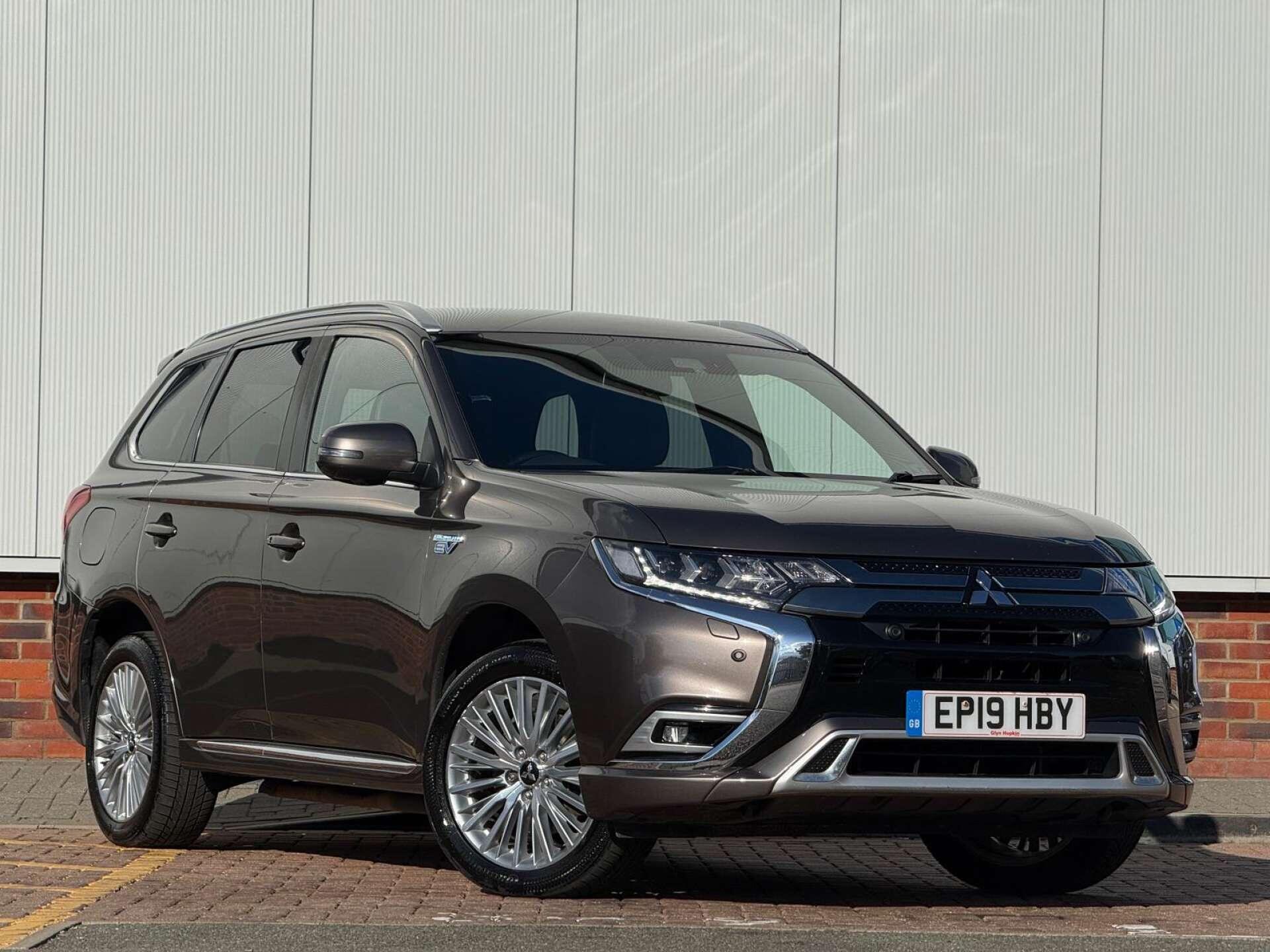 Mitsubishi Outlander view 9