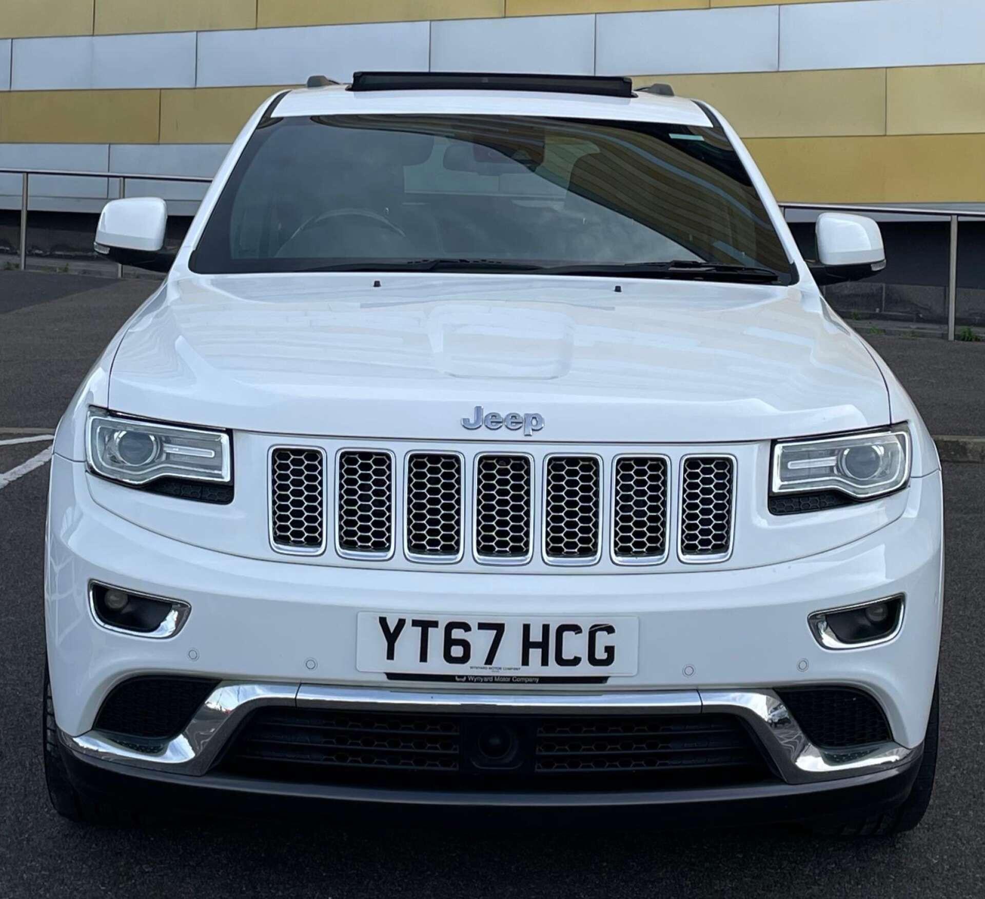 Jeep Grand Cherokee view 16