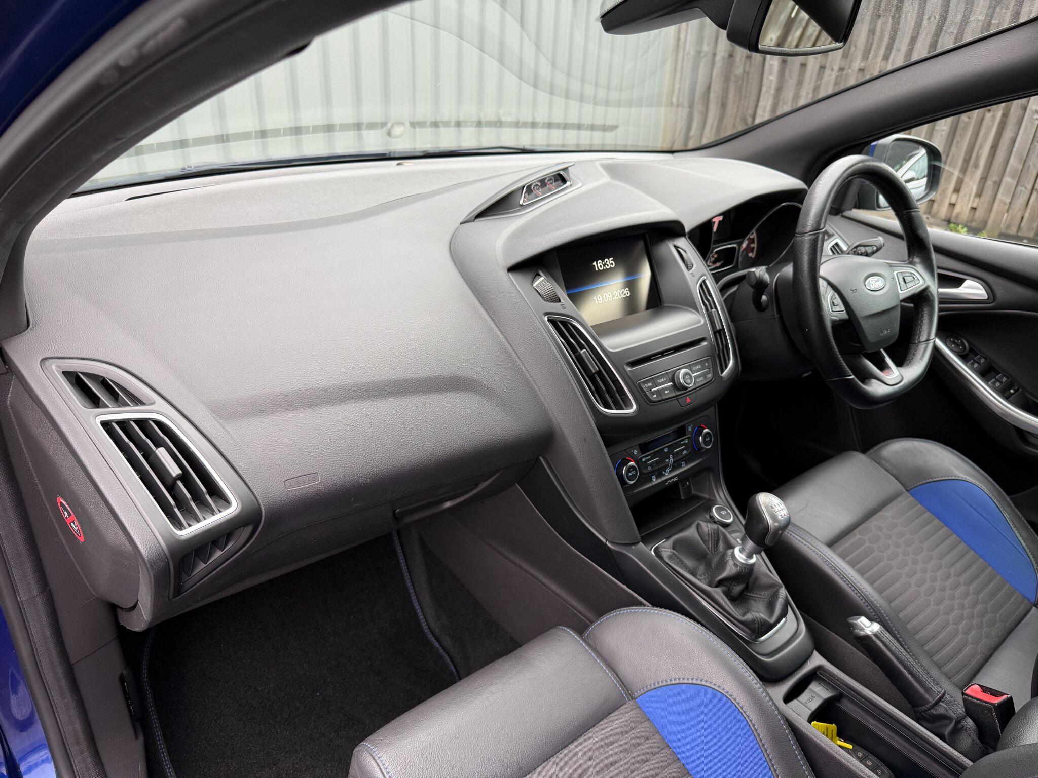 Ford Focus view 18