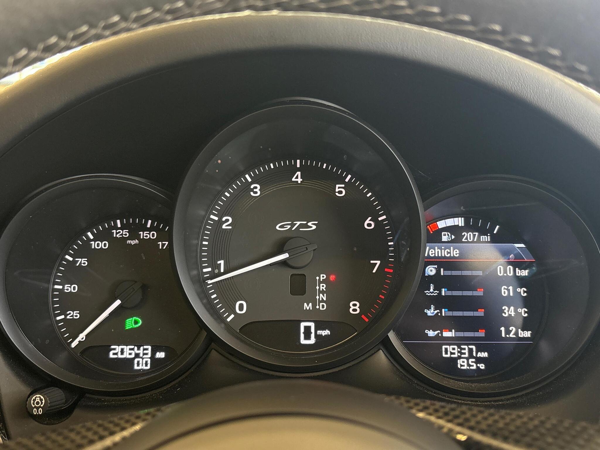 Porsche Macan view 16