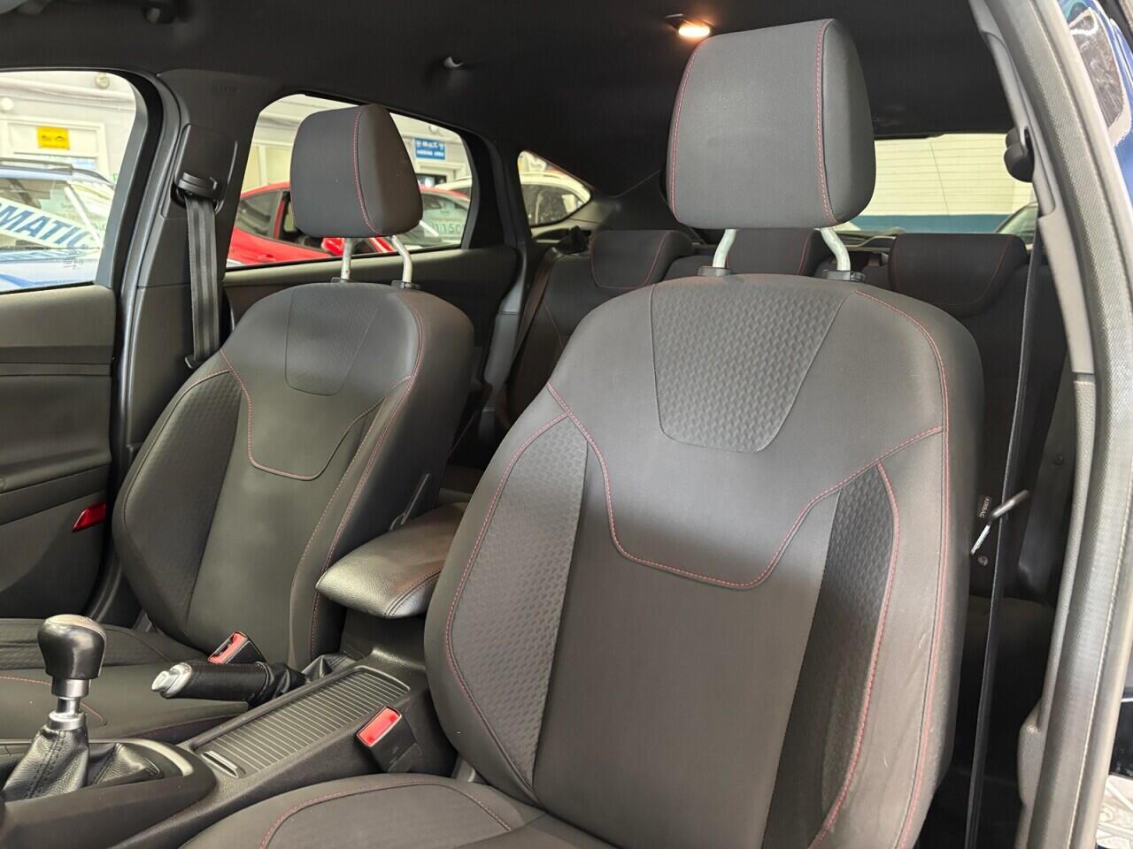 Ford Focus view 26