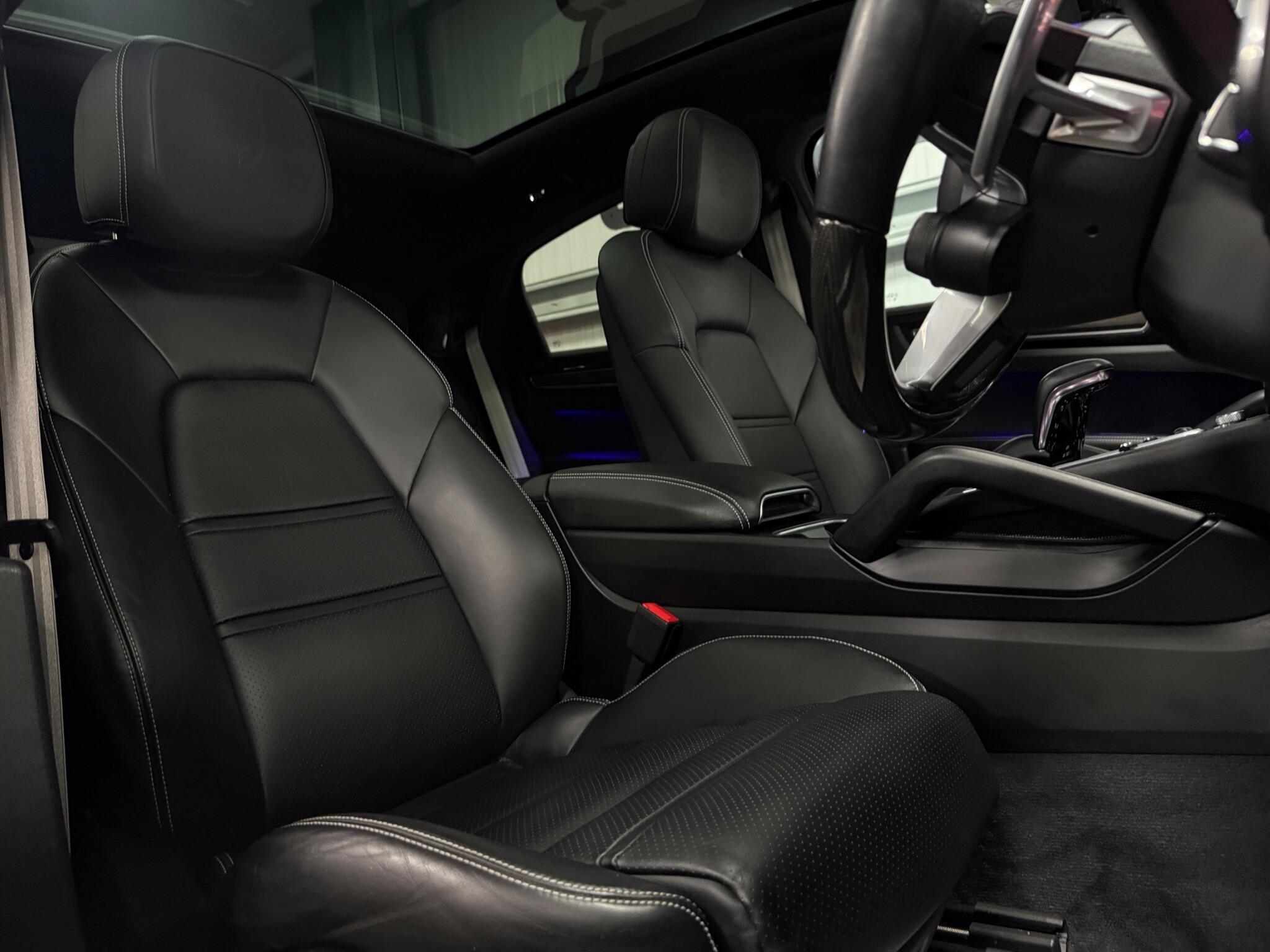 Porsche Cayenne view 16