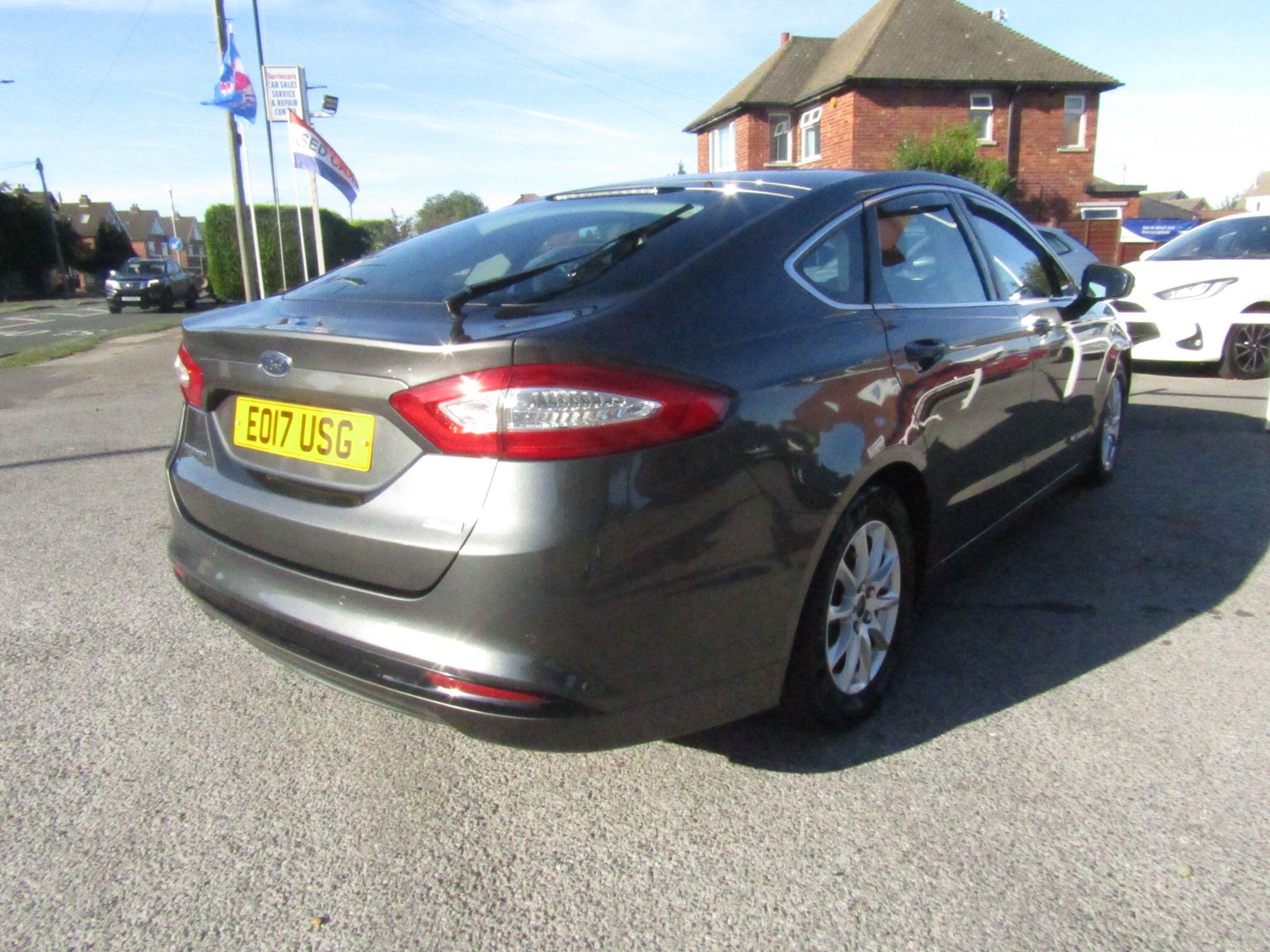 Ford Mondeo view 11