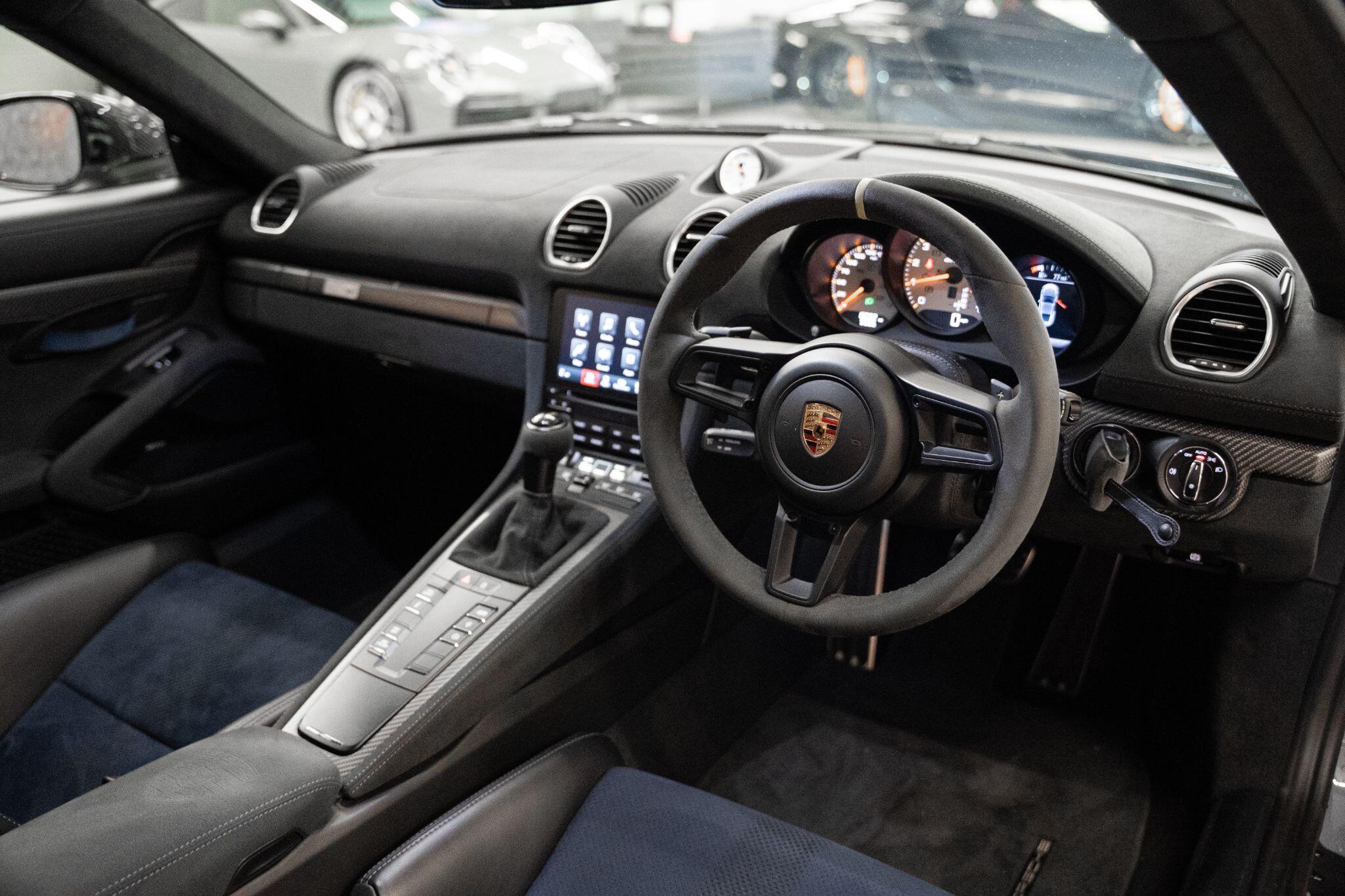 Porsche Cayman view 42