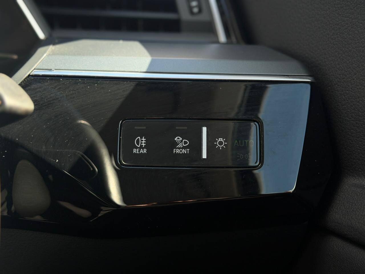 Audi E-Tron view 41