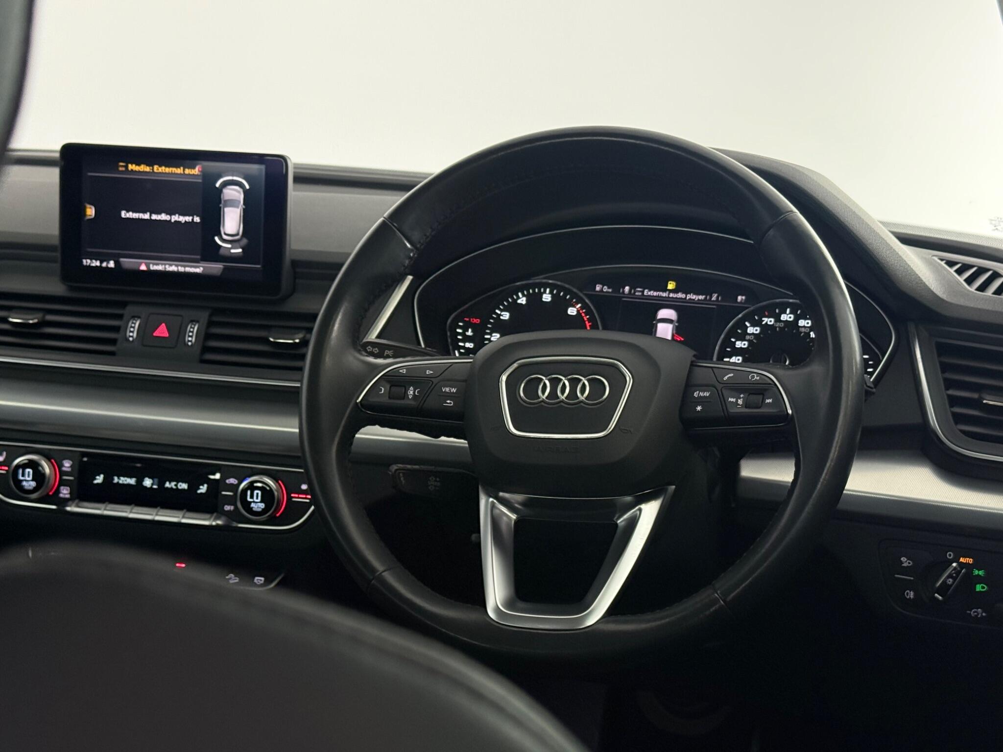 Audi Q5 view 14