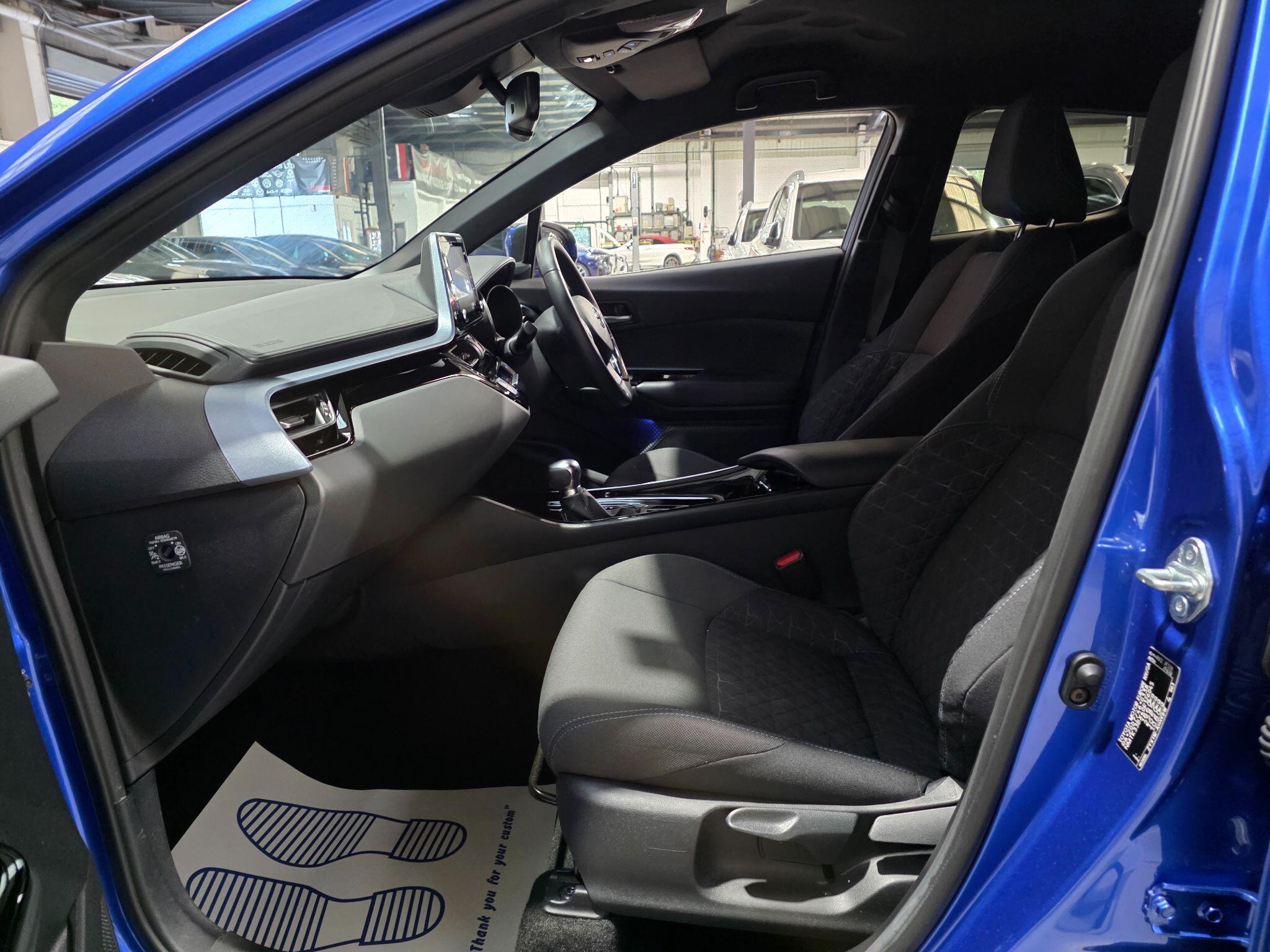 Toyota C-HR view 22
