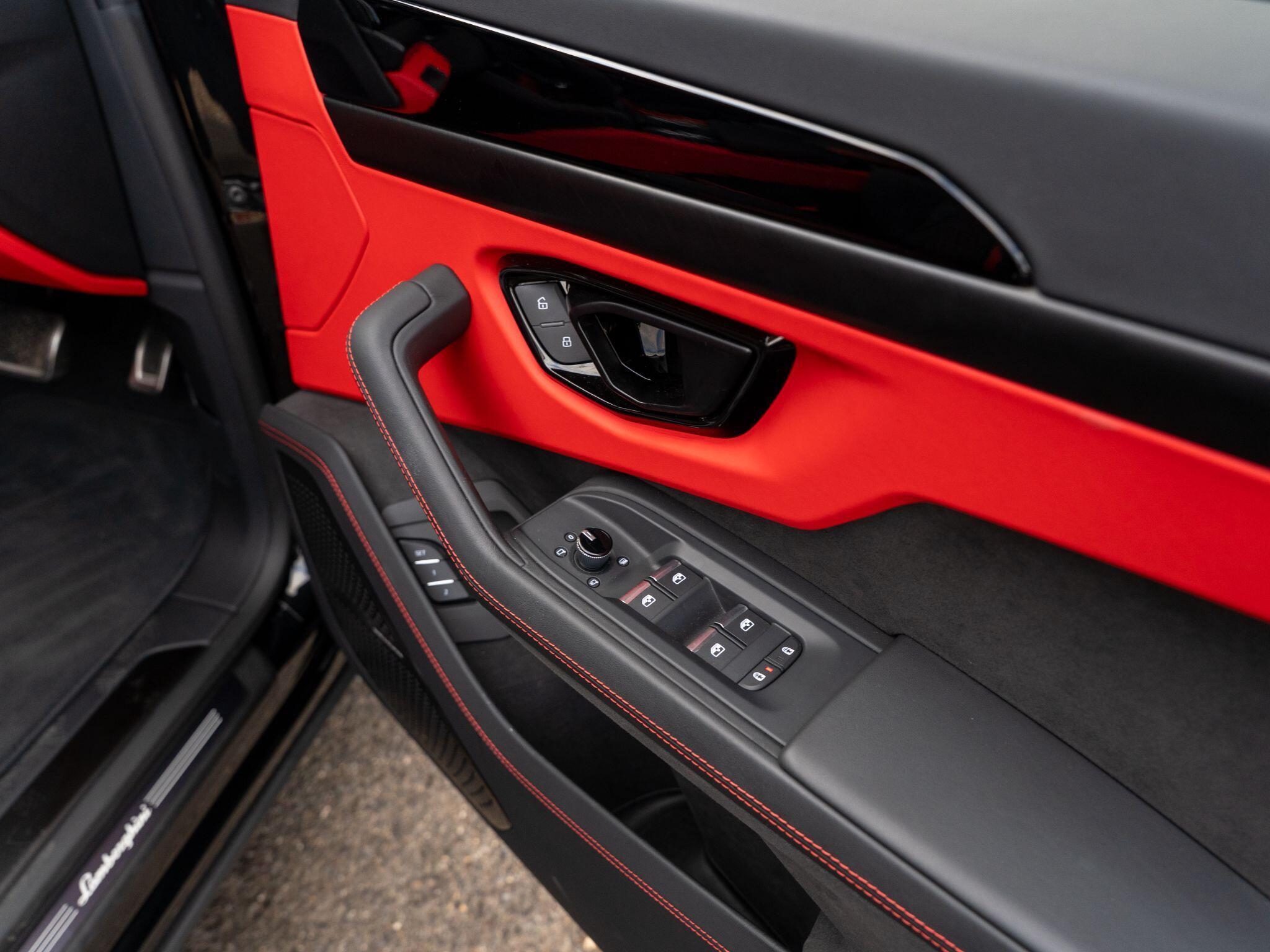 Lamborghini Urus view 58