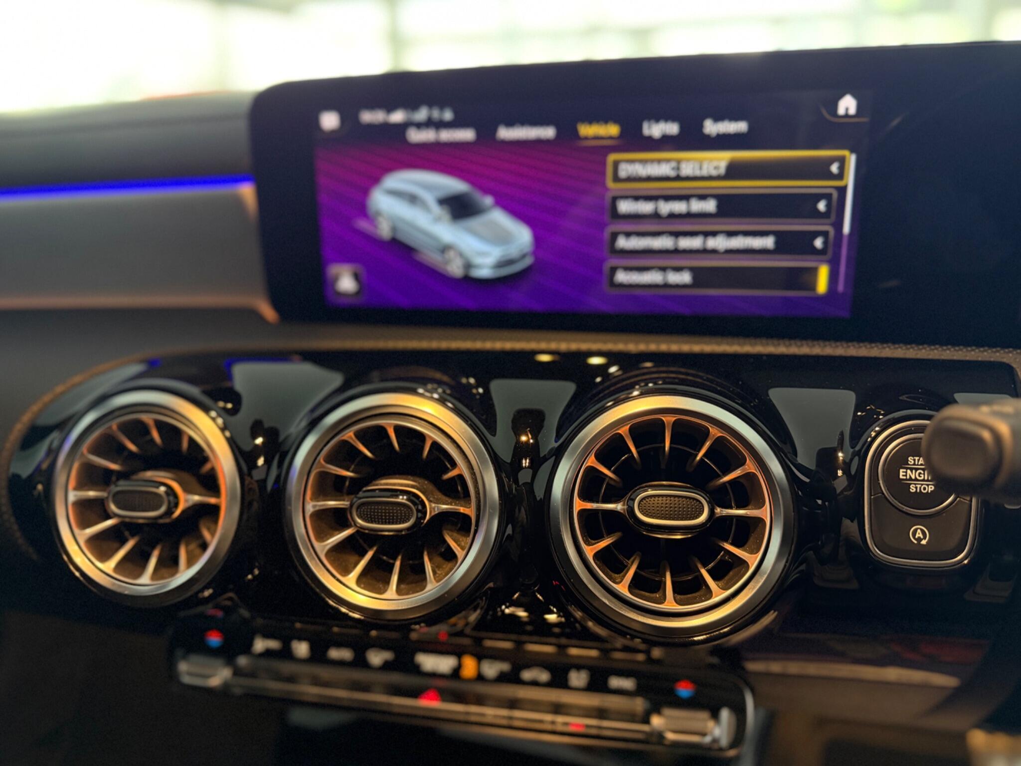 Mercedes-Benz Cla view 24