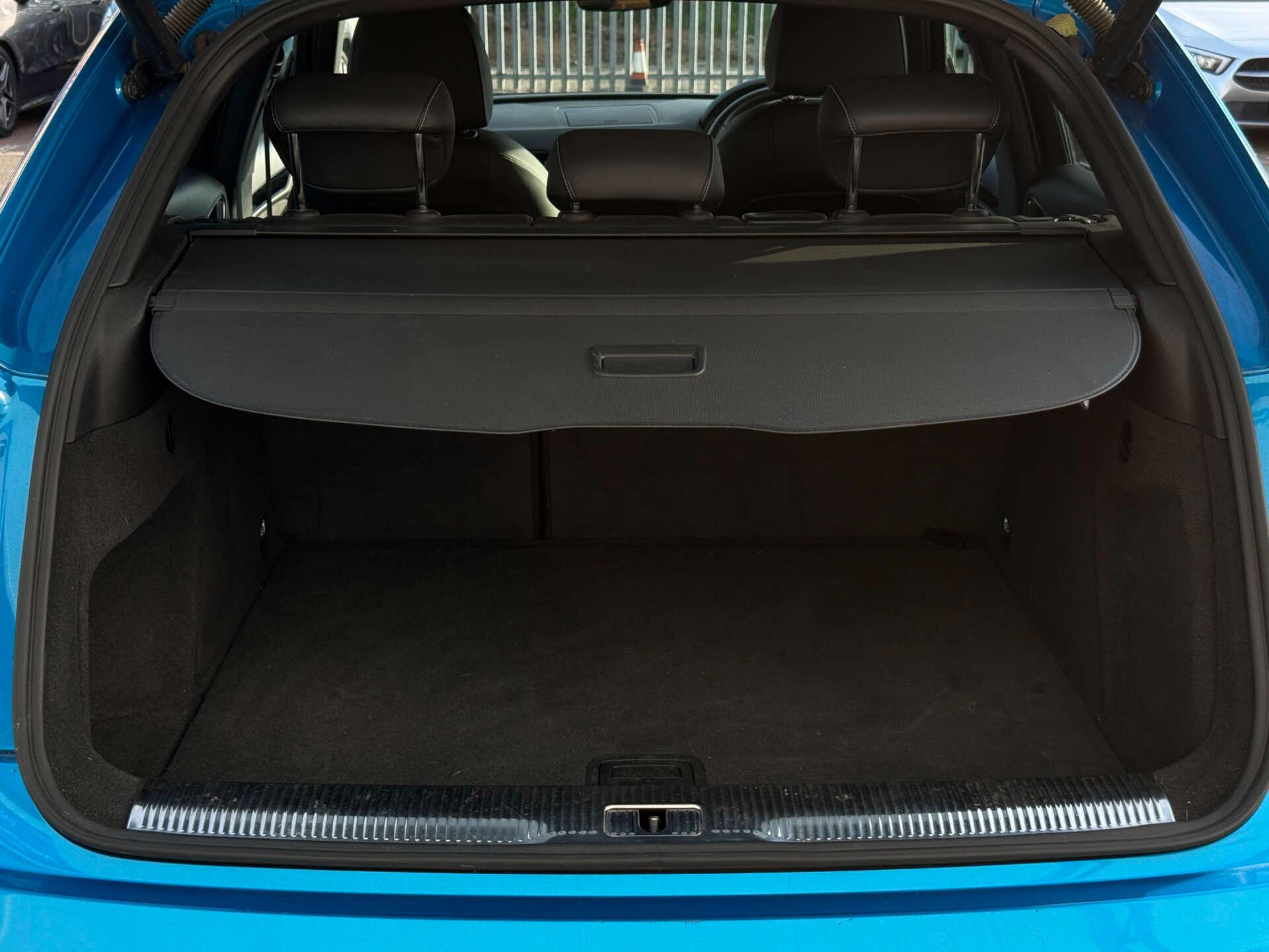 Audi Q3 view 31