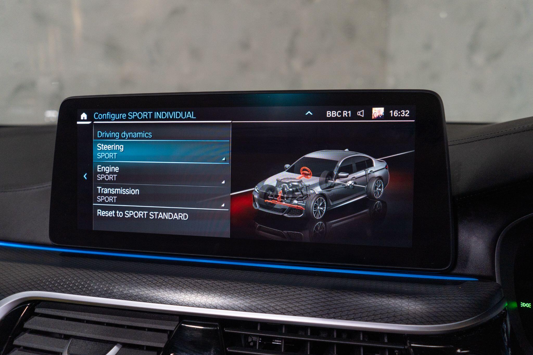 BMW 5 Series view 24