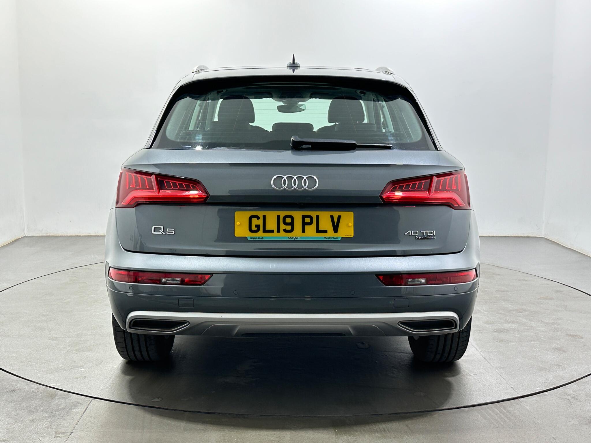 Audi Q5 view 7