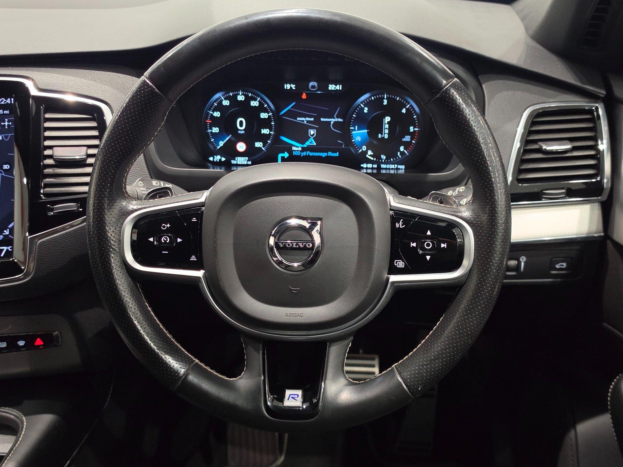 Volvo XC90 view 32